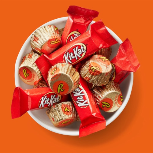KIT KAT® and REESE'S Miniatures Assorted Milk Chocolate Candy Family Pack Perspective: top