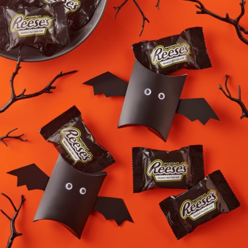 REESE'S Glow in the Dark Halloween Snack Size Perspective: top