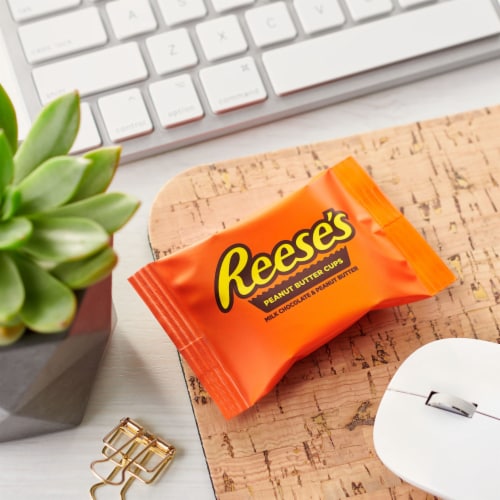 REESE'S Milk Chocolate Peanut Butter Cups Snack Size Jumbo Candy Bag Perspective: top