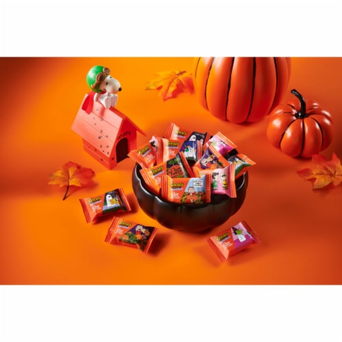 REESE'S Miniatures Snoopy™ & Friends Milk Chocolate Peanut Butter Cups Halloween Candy Bag Perspective: top