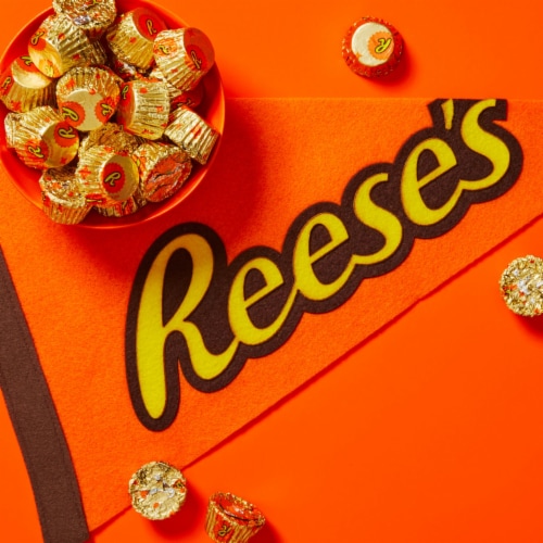 REESE'S Miniatures Milk Chocolate and Peanut Butter Cups Candy Share Pack Perspective: top