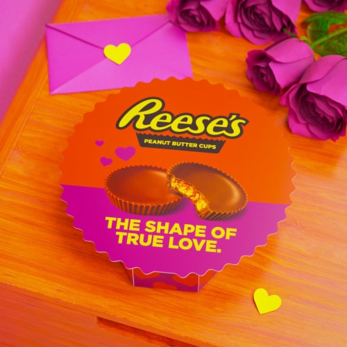 REESE'S Milk Chocolate Peanut Butter Cups Valentine Candy Gift Box Perspective: top