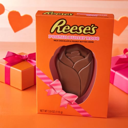 REESE'S Milk Chocolate Peanut Butter Creme Rose Candy Valentine's Day Gift Box Perspective: top