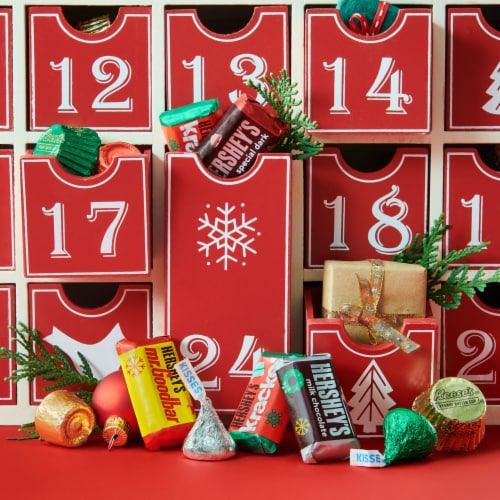 HERSHEY'S REESE'S and ROLO® Assorted Chocolate Christmas Candy Variety Bag Perspective: top