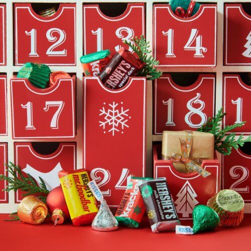 HERSHEY'S REESE'S and ROLO® Assorted Chocolate Christmas Candy Variety Bag Perspective: top
