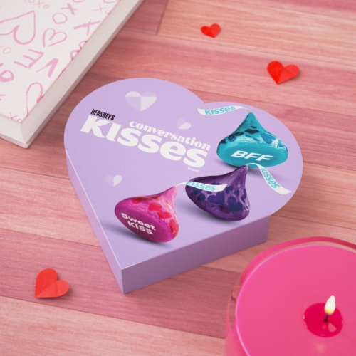 HERSHEY'S KISSES Milk Chocolate Valentine Candy Gift Box Perspective: top