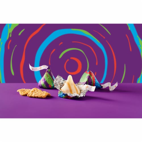 HERSHEY'S KISSES CINNAMON TOAST CRUNCH Flavored Candy Share Pack Perspective: top