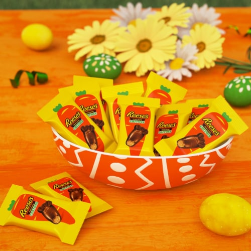 REESE'S Milk Chocolate Peanut Butter Creme Carrots Easter Candy Bag Perspective: top