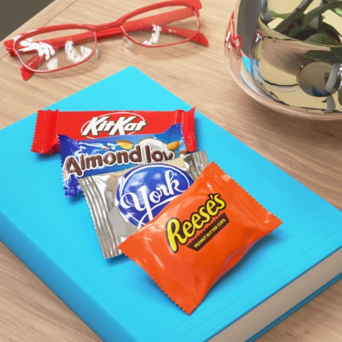 Hershey Assorted Chocolate Flavored Candy Party Pack Perspective: top