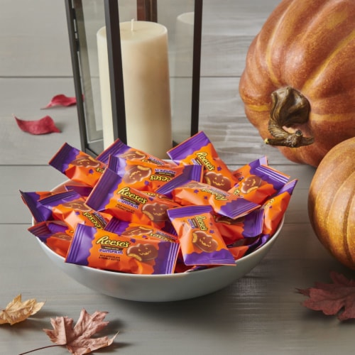 Reese's Halloween Milk Chocolate Peanut Butter Pumpkin Snack Size Candy Perspective: top