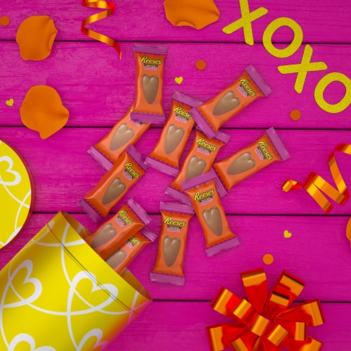REESE'S Milk Chocolate Peanut Butter Cup Hearts Snack Size Valentine Candy Bag Perspective: top