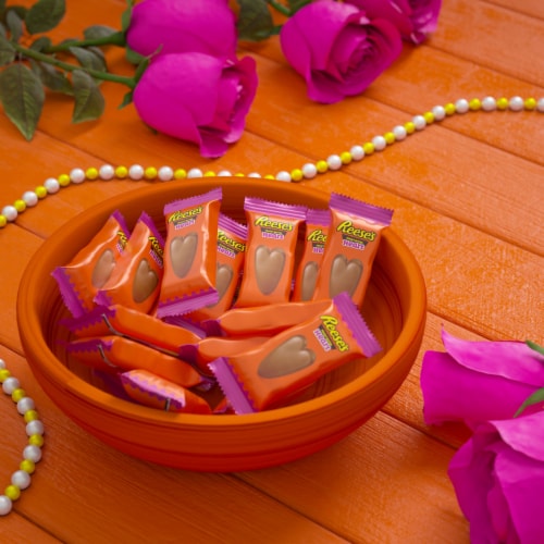 REESE'S Milk Chocolate Peanut Butter Snack Size Hearts Valentine Candy Packs Perspective: top