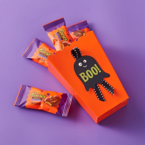 REESE'S Milk Chocolate Peanut Butter Snack Size Halloween Candy Bag Perspective: top