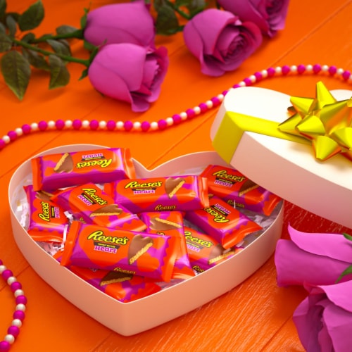 REESE'S Milk Chocolate Peanut Butter Valentine Candy Packs Perspective: top