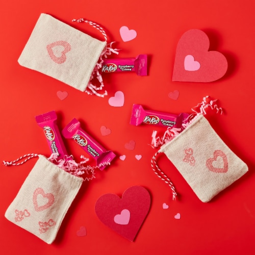 Kit Kat Valentine's Raspberry plus Crème Miniatures Candy Perspective: top