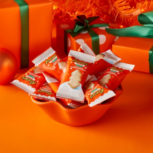 REESE'S White Creme Snack Size Peanut Butter Trees Christmas Candy Bag Perspective: top