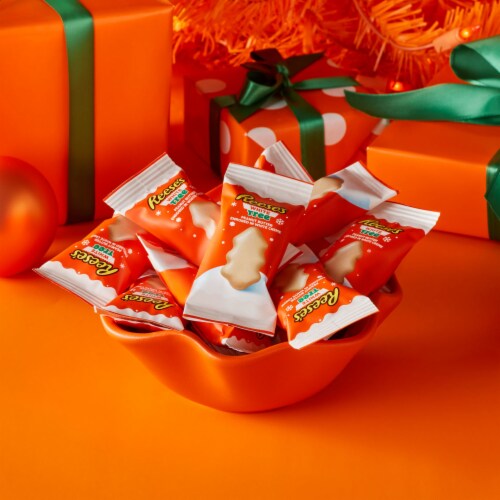 REESE'S White Creme Snack Size Peanut Butter Trees Christmas Candy Bag Perspective: top