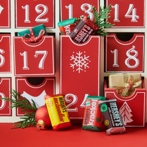 HERSHEY'S Miniatures Assorted Chocolate Christmas Candy Bag Perspective: top