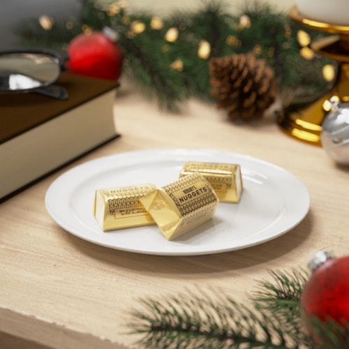 HERSHEY'S NUGGETS Milk Chocolate with Almonds Christmas Candy Bag Perspective: top