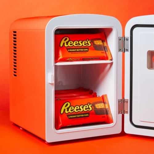 REESE'S Milk Chocolate Peanut Butter Cups Christmas Candy Packs Perspective: top
