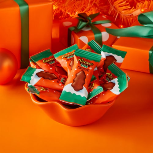 REESE'S Milk Chocolate Peanut Butter Trees Snack Size Candy Christmas Packs Perspective: top