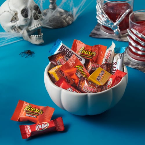 Hershey's Miniatures Halloween Candy Assortment Perspective: top
