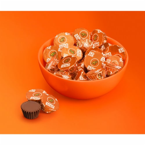 REESE'S Zero Sugar Miniatures Chocolate Peanut Butter Cups Candy Bag Perspective: top