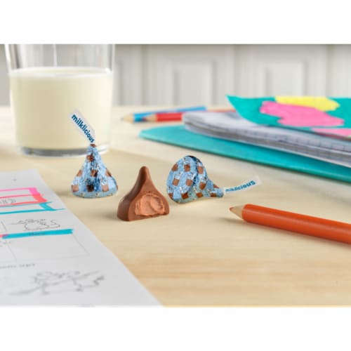 HERSHEY'S KISSES Milklicious Milk Chocolate Candy Share Pack Perspective: top