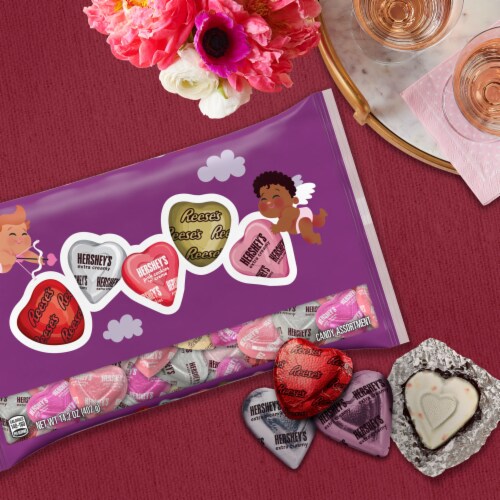 HERSHEY'S and REESE'S Assorted Flavored Hearts Valentine Candy Bag Perspective: top