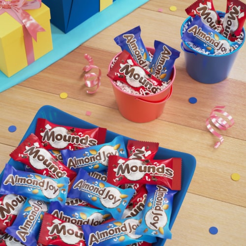 ALMOND JOY and MOUNDS Assorted Flavored Miniature Candy Party Pack Perspective: top