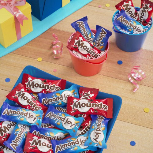ALMOND JOY and MOUNDS Assorted Flavored Miniature Candy Party Pack Perspective: top