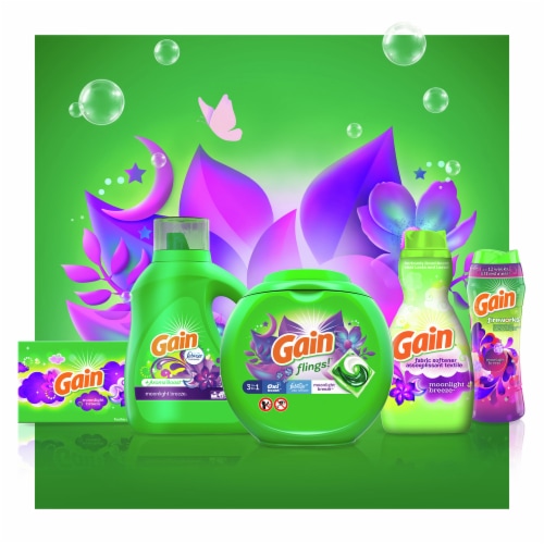 Gain® Flings! with Oxi Boost™ & Febreze™ Freshness Moonlight Breeze™ Laundry Detergent Pods Perspective: top