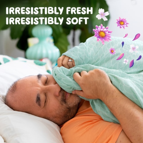 Gain Moonlight Breeze Fabric Softener Dryer Sheets Perspective: top