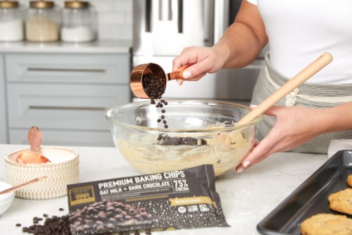 Endangered Species™ Oat Milk + 75% Dark Chocolate Baking Chips Perspective: top