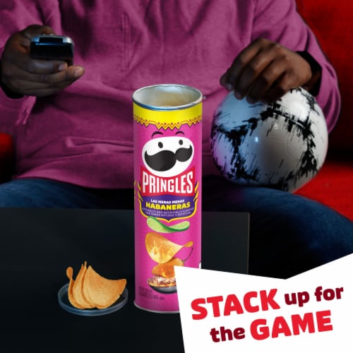Pringles® Las Meras Meras Habaneras Potato Crisps Perspective: top