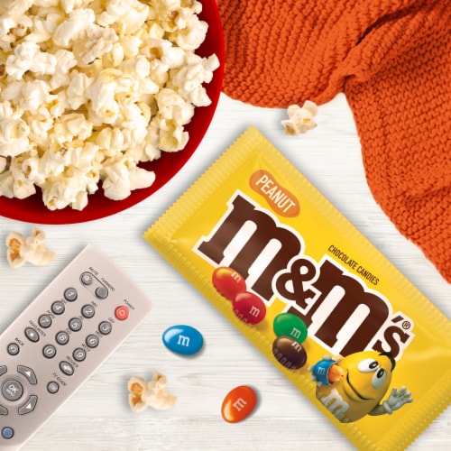 M&M'S Peanut Milk Chocolate Candy Pouch Perspective: top