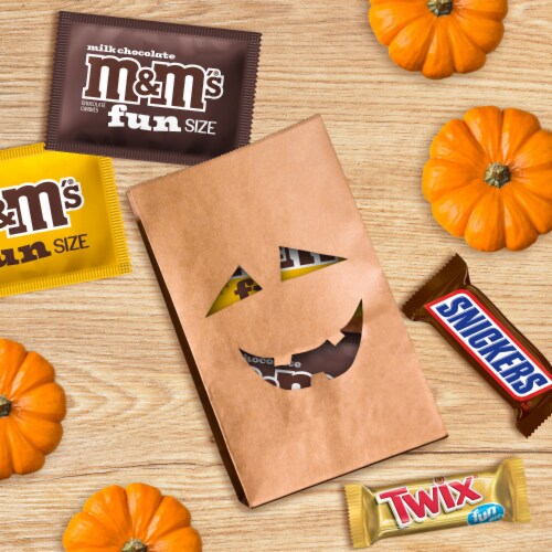 Mars M&M'S® TWIX® and SNICKERS® Assorted Chocolate Halloween Fun Size Candy Bag Perspective: top