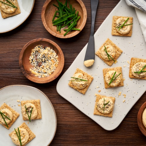 Triscuit Cracked Pepper & Olive Oil Whole Grain Wheat Crackers Family Size Perspective: top