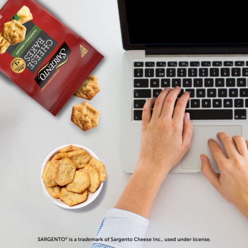 Sargento® Cheese Bakes Parmesan and Oregano Crackers Perspective: top