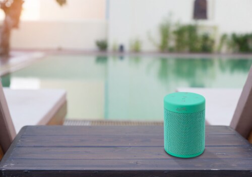 iLive Bluetooth Portable Speaker - Green Perspective: top