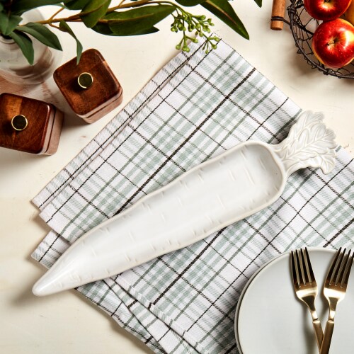 Tabletops Gallery Ceramic Carrot Serving Dish Perspective: top