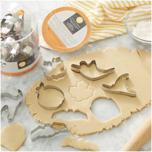 Wilton Metal Cookie Cutter Tub 18/Pkg-Halloween Perspective: top