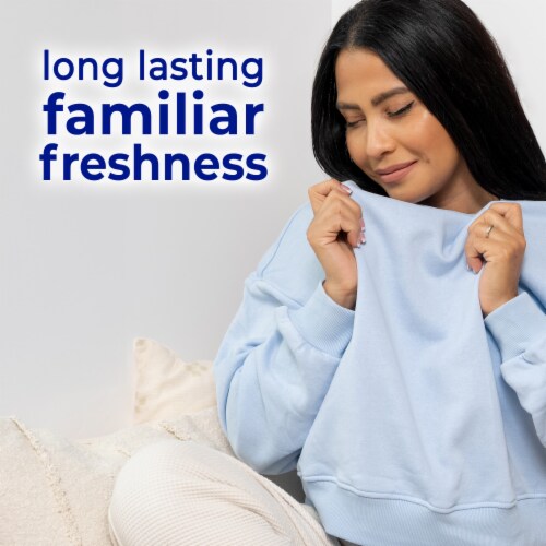 Snuggle® Cuddle-Up Fresh™ Blue Sparkle® Liquid Fabric Softener Perspective: top