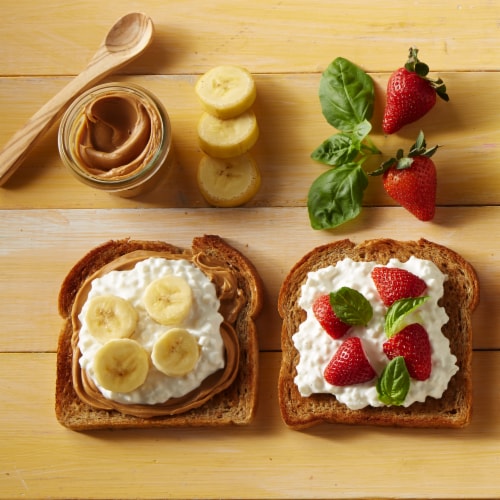Daisy® 4% Cottage Cheese With Strawberries Perspective: top