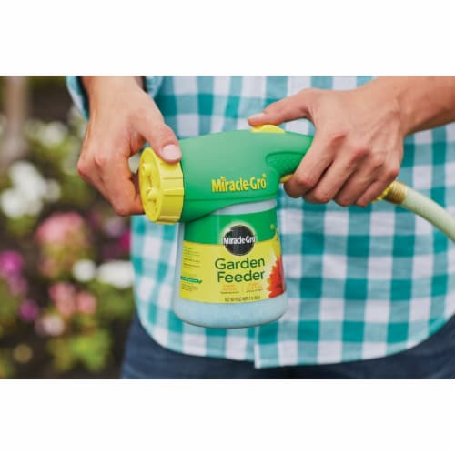 Miracle-Gro® Garden Feeder Perspective: top