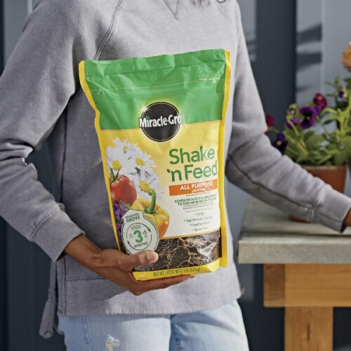 Miracle-Gro Shake 'n Feed 8 Lb. All Purpose Plant Food 3002010 Perspective: top