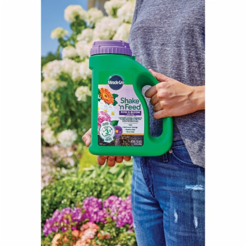 Miracle-Gro® Shake 'n Feed® Rose & Bloom Dry Plant Food Perspective: top