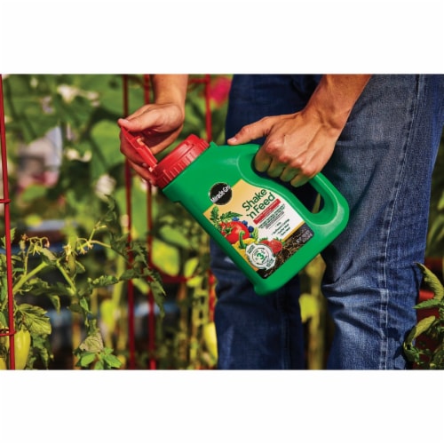 Miracle-Gro Shake 'n Feed 4.5 Lb. Tomato, Fruit & Vegetable Plant Food 3002610 Perspective: top