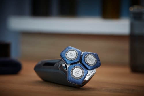 Philips Norelco Shaver 7200 Perspective: top
