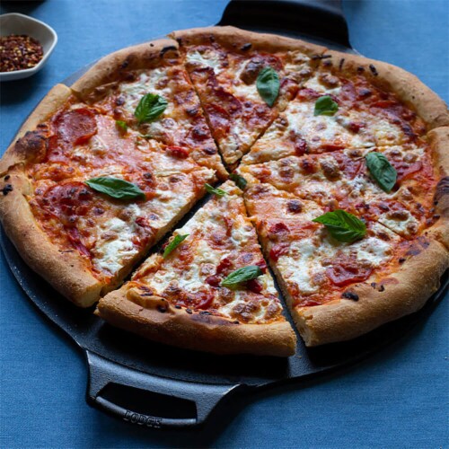 Lodge Seasoned Cast Iron 15 Inch Pizza Pan Black BW15PP BW15PPA1 Perspective: top